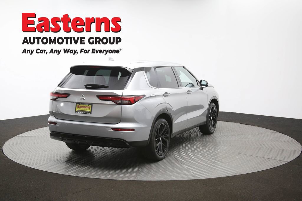 Used 2022 Mitsubishi Outlander SE image 39