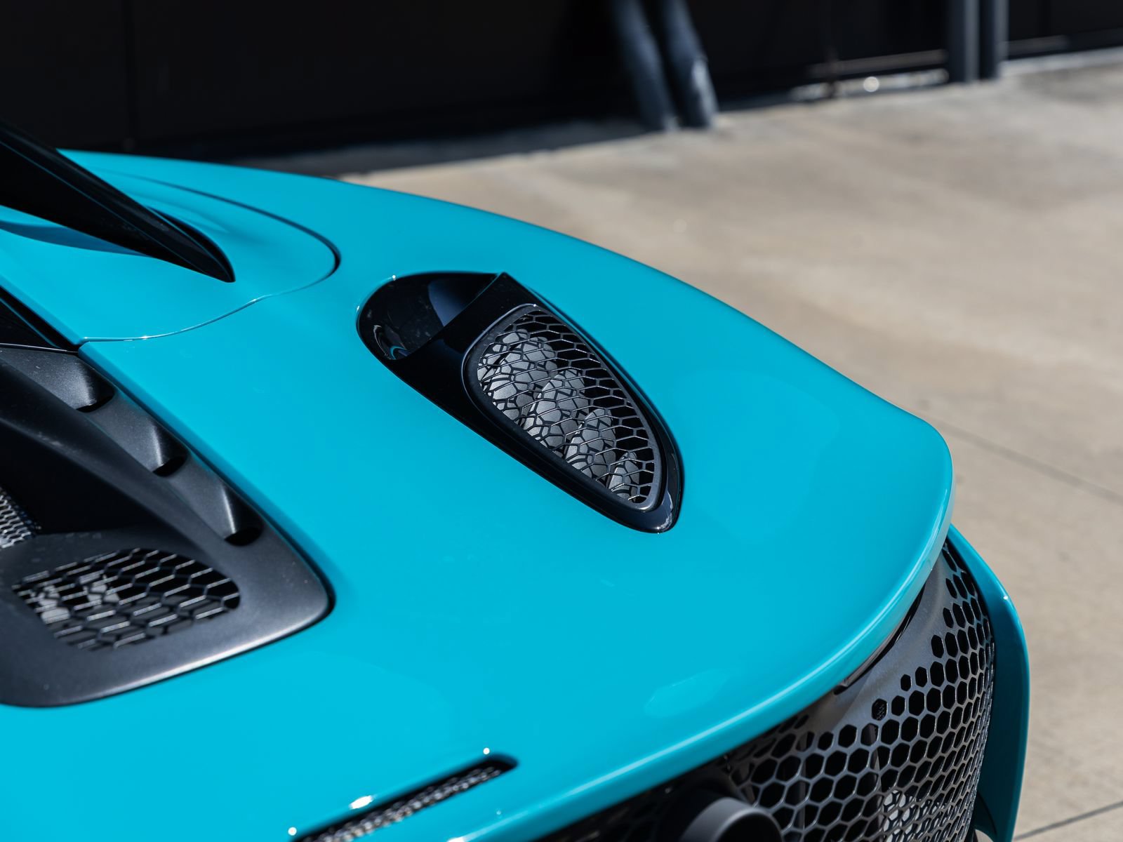 Used 2025 McLaren Artura Spider RWD image 15