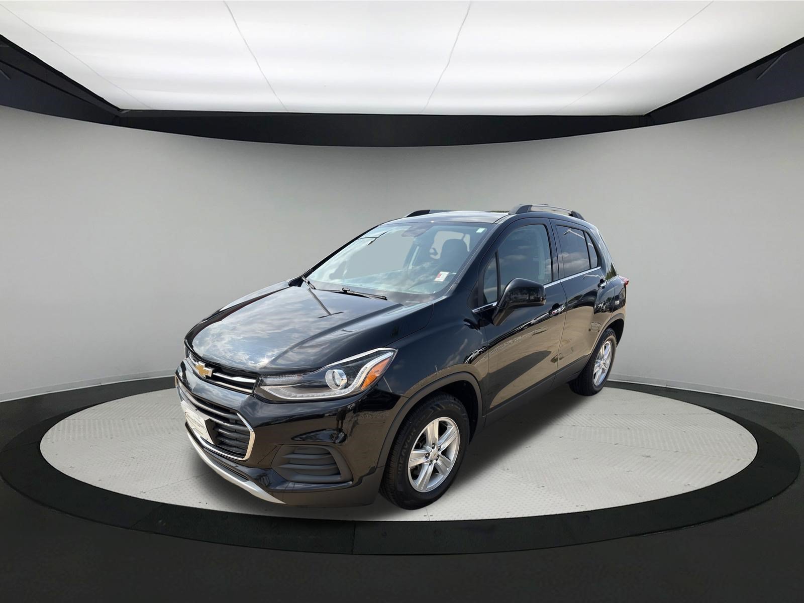 Used 2019 Chevrolet Trax LT w/ LT Convenience Package FWD image 3