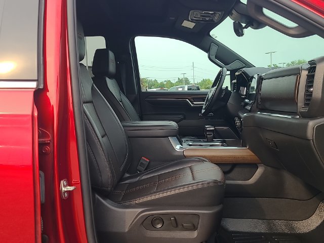 Used 2024 Chevrolet Silverado 1500 High Country w/ Technology Package AWD/4WD image 27