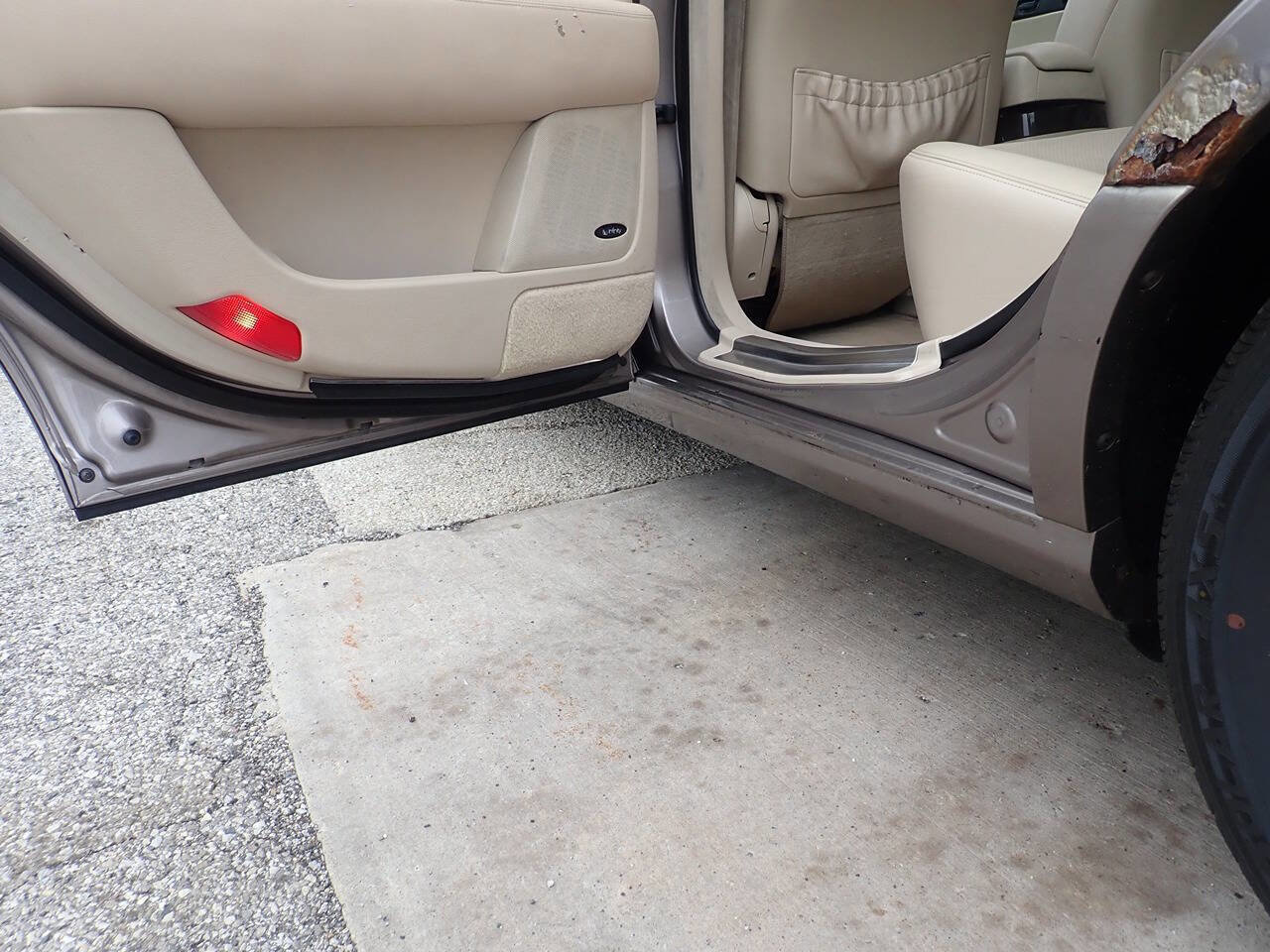Used 2007 Kia Amanti w/ Leather Pkg image 13
