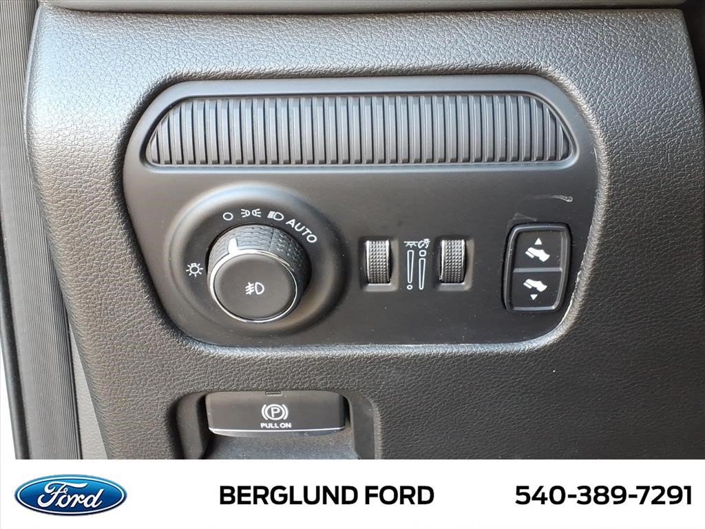 Used 2023 Jeep Wagoneer 4WD w/ Premium Group I image 24