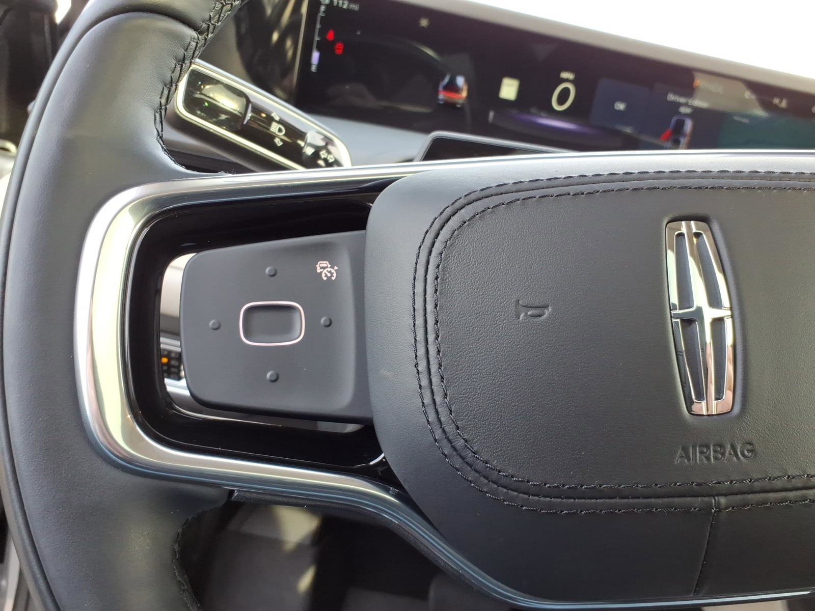 Used 2025 Lincoln Nautilus Reserve image 15