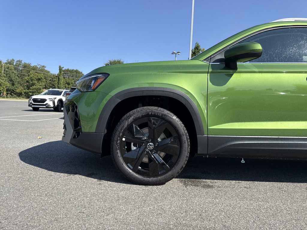 New 2025 Volkswagen Taos SE image 9