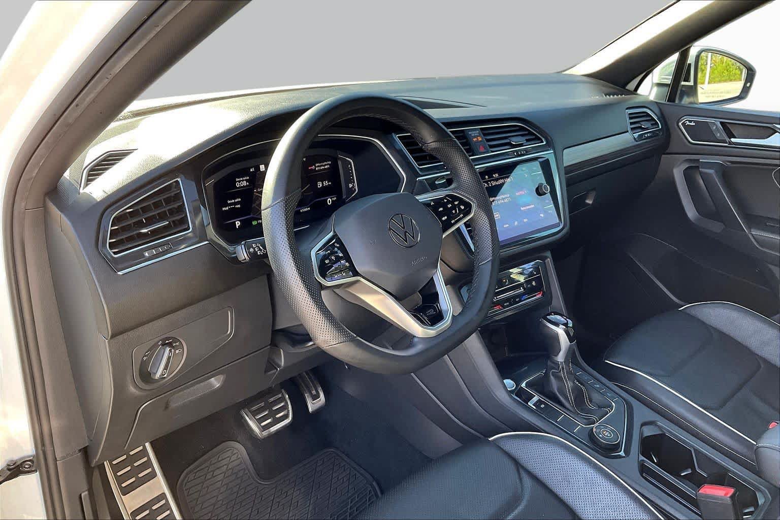Used 2022 Volkswagen Tiguan SEL R-Line AWD/4WD image 18