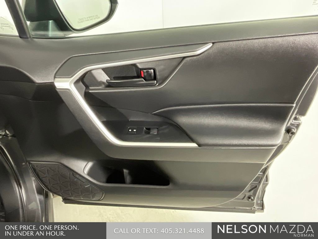 Used 2022 Toyota RAV4 LE image 21