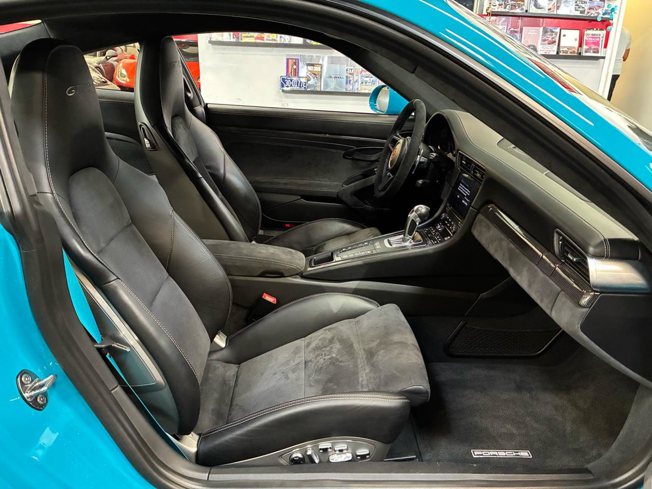 Used 2018 Porsche 911 GT2 RS RWD image 25