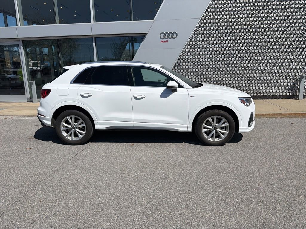 Used 2025 Audi Q3 2.0T Premium w/ Convenience Package AWD/4WD image 2