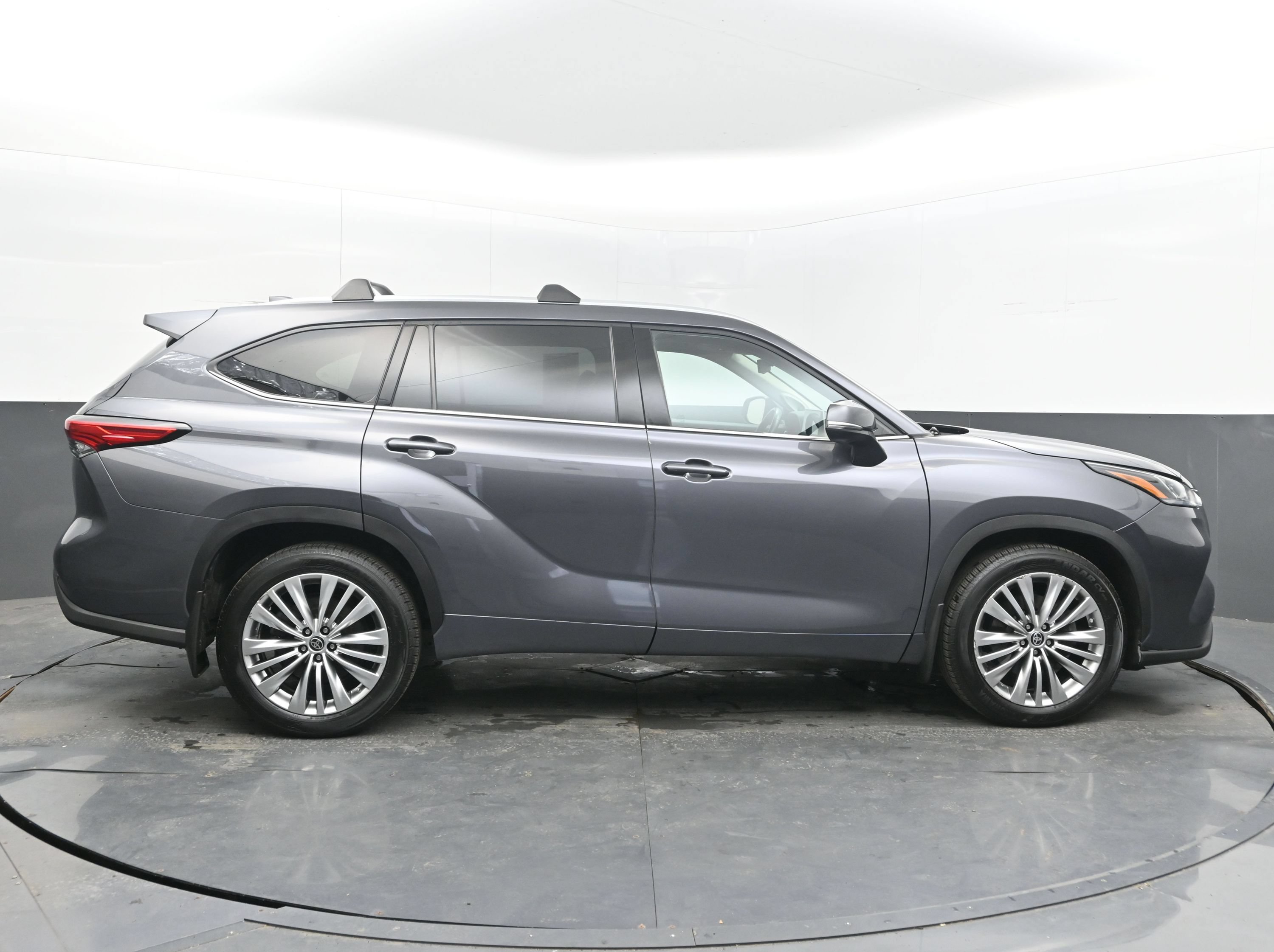 Used 2022 Toyota Highlander Platinum AWD/4WD image 8