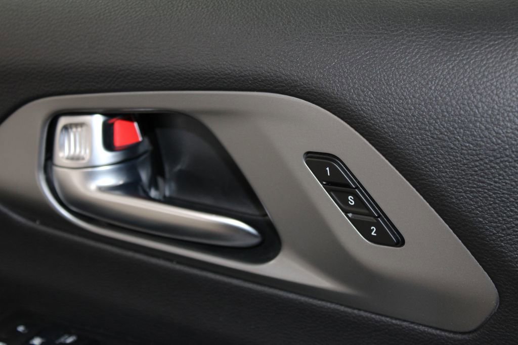 Used 2025 Chrysler Pacifica Select FWD image 45