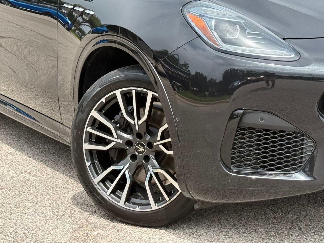 Certified 2023 Maserati Grecale Modena AWD/4WD image 6