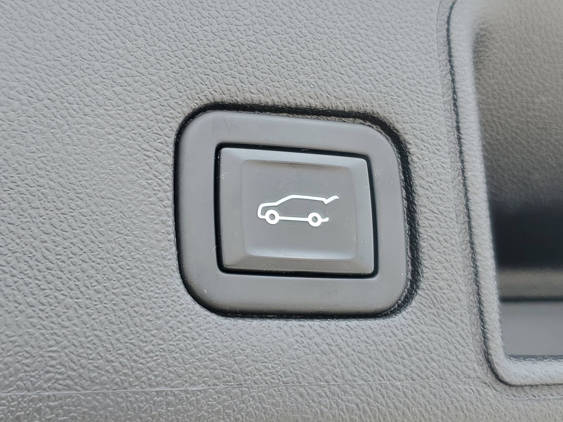 Used 2022 GMC Terrain SLT w/ LPO, Floor Liner Package FWD image 9