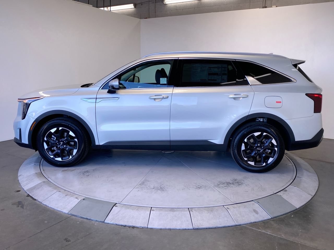 New 2026 Kia Sorento S FWD image 2