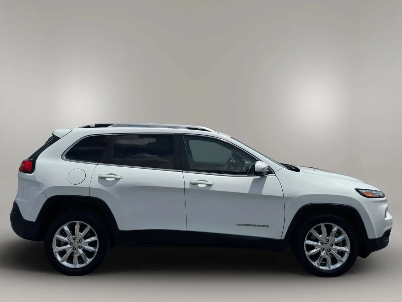Used 2015 Jeep Cherokee Limited FWD image 6