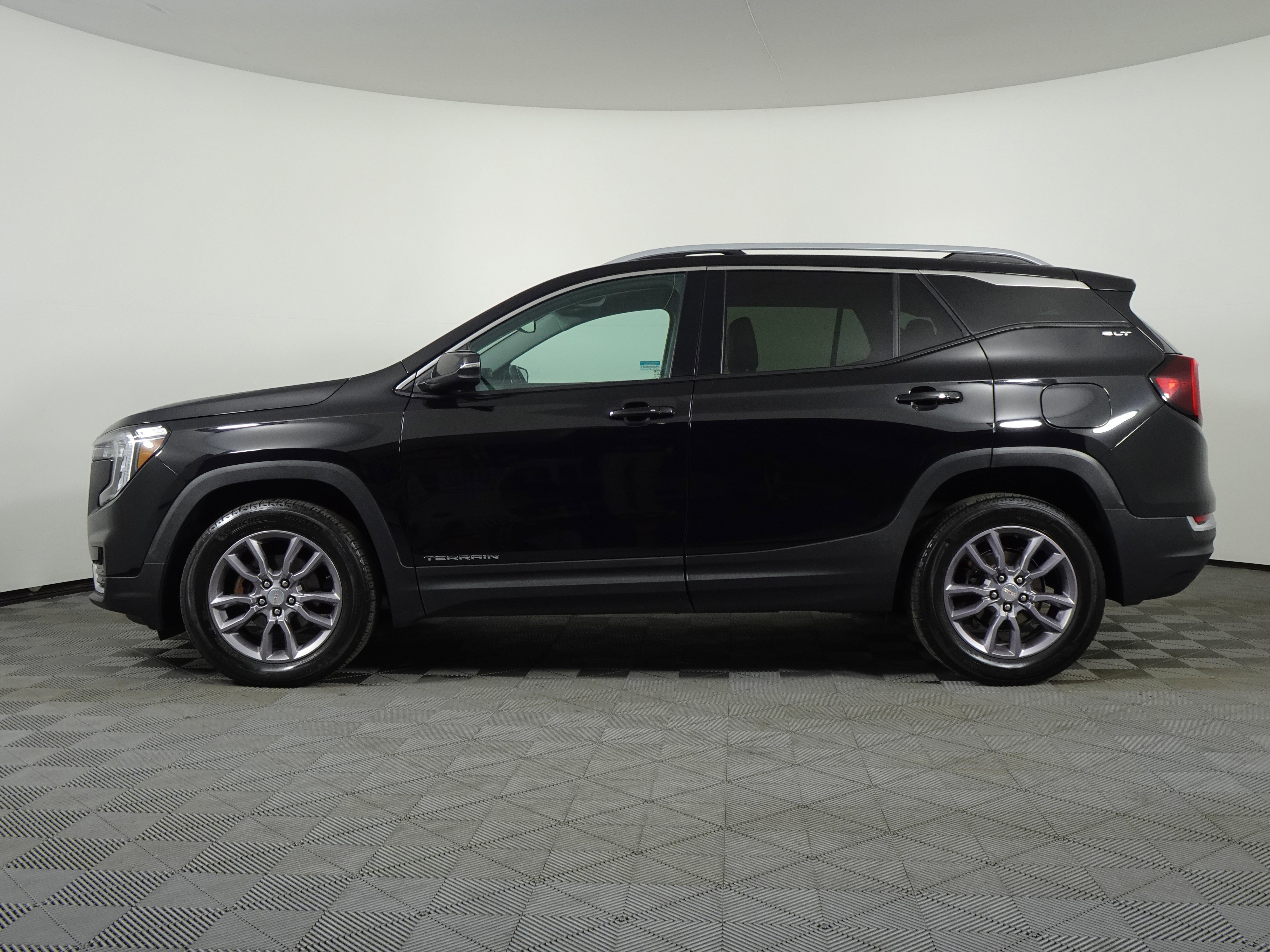 Used 2023 GMC Terrain SLT w/ LPO, Floor Liner Package image 38