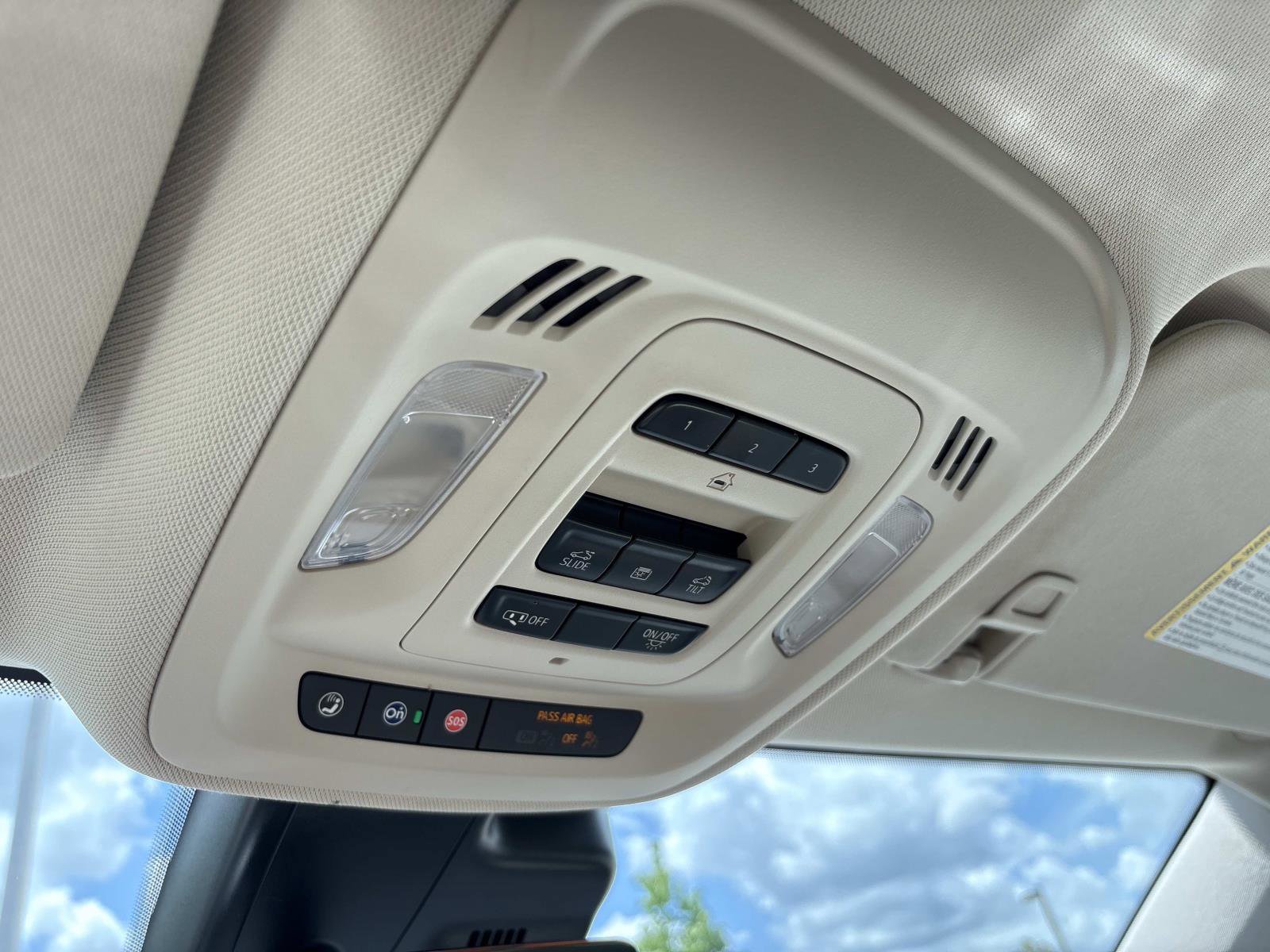 Certified 2021 Buick Envision Avenir w/ Technology Package II FWD image 31