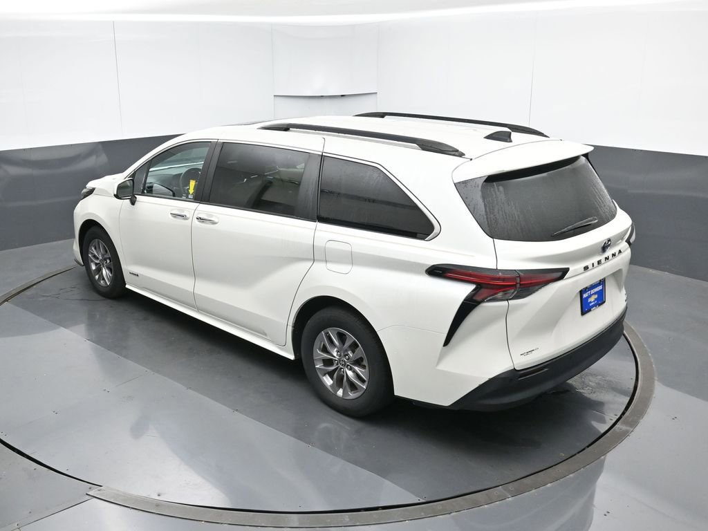 Used 2021 Toyota Sienna XLE image 48