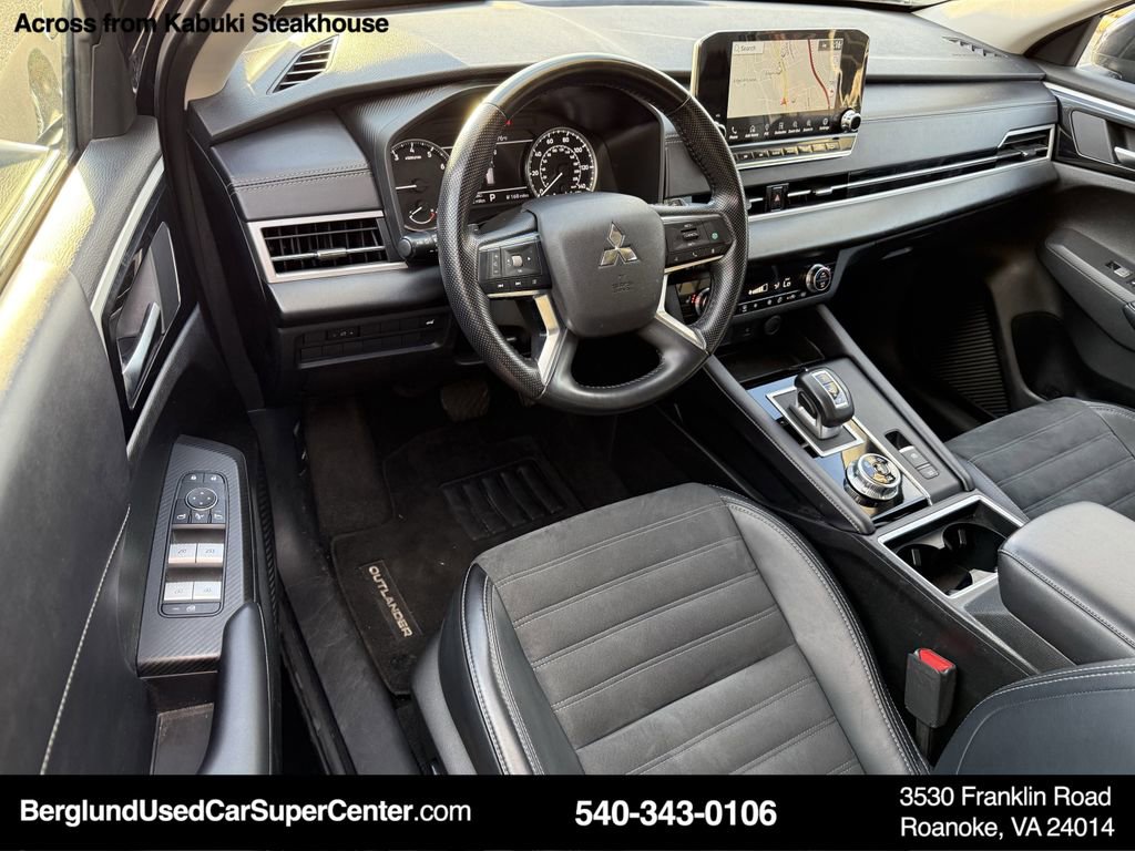 Used 2024 Mitsubishi Outlander SE image 15