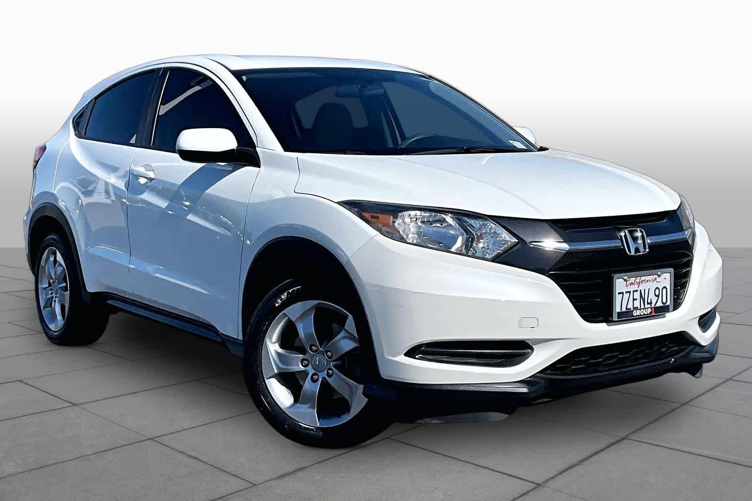 Used 2017 Honda HR-V LX image 2