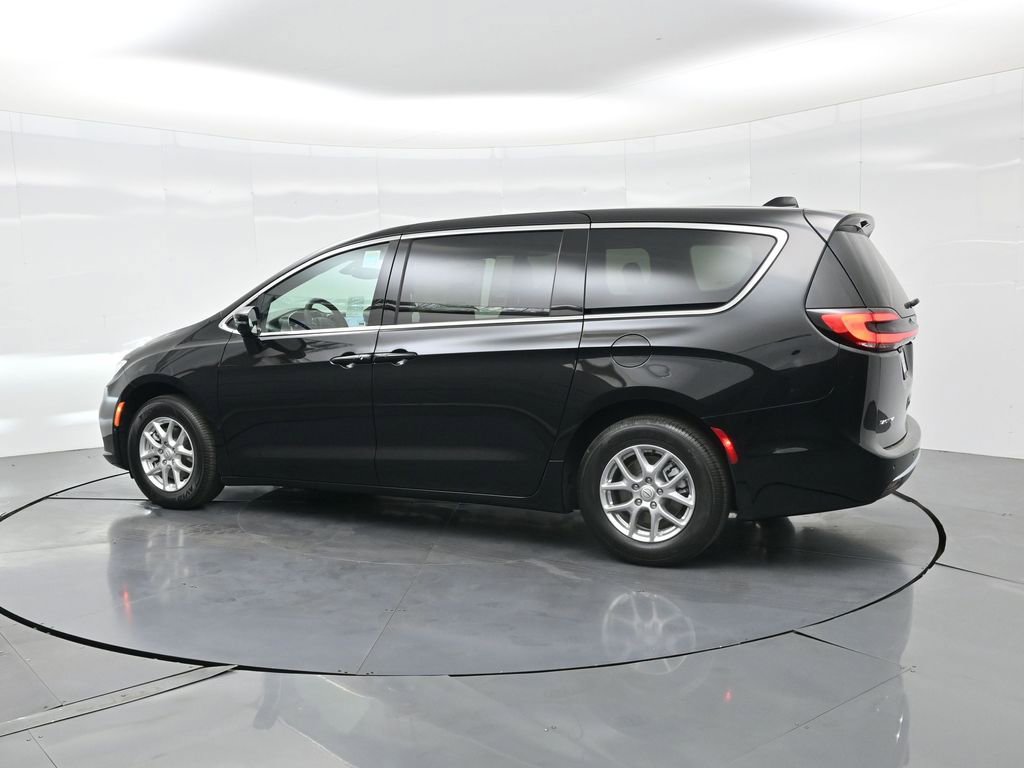 New 2026 Chrysler Pacifica Select image 10