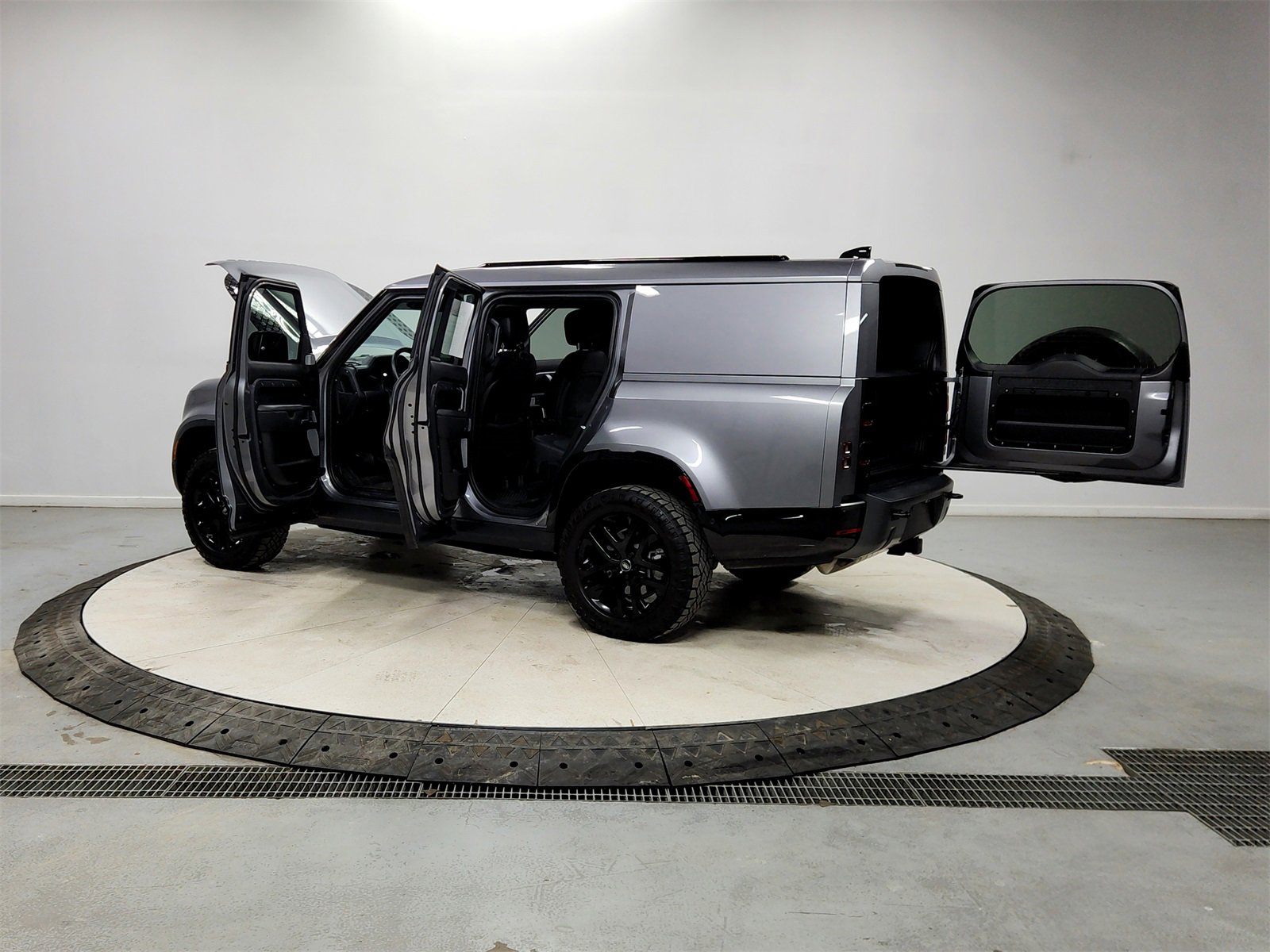 Used 2024 Land Rover Defender 130 Outbound image 13