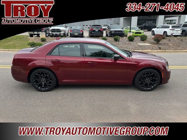 Used 2019 Chrysler 300 Touring w/ Sport Appearance Package image 4