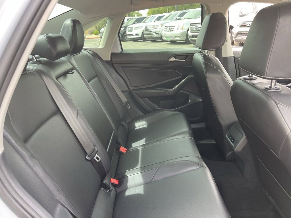 Used 2019 Volkswagen Jetta SE w/ Cold Weather Package FWD image 14