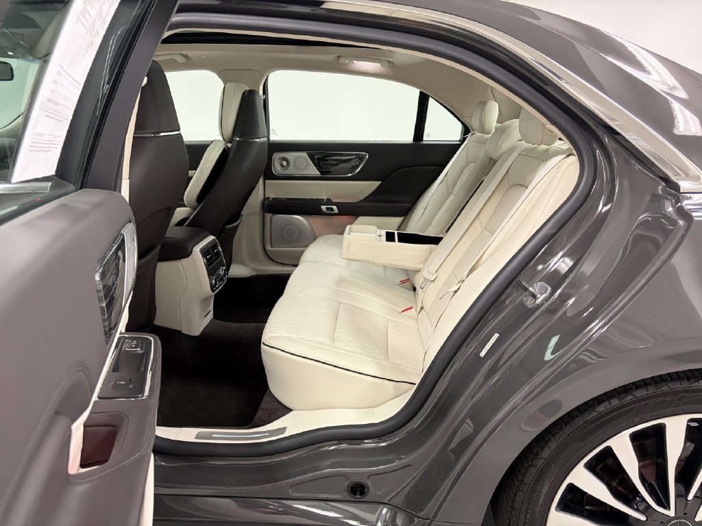 Used 2018 Lincoln Continental Black Label AWD/4WD image 16