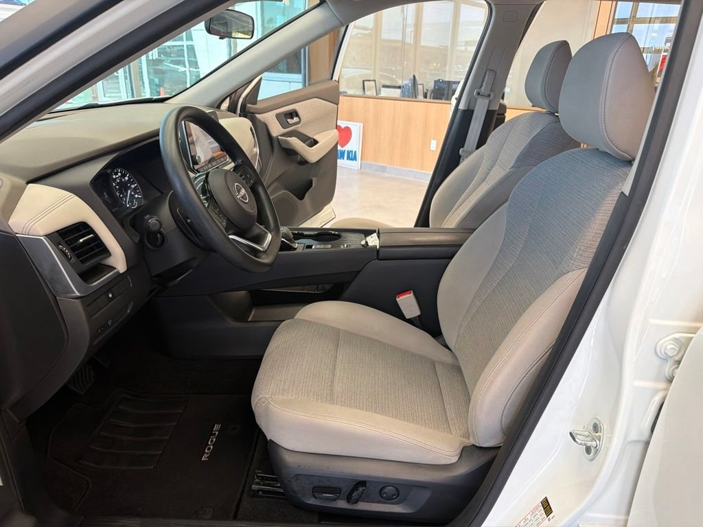 Used 2023 Nissan Rogue SV FWD image 19