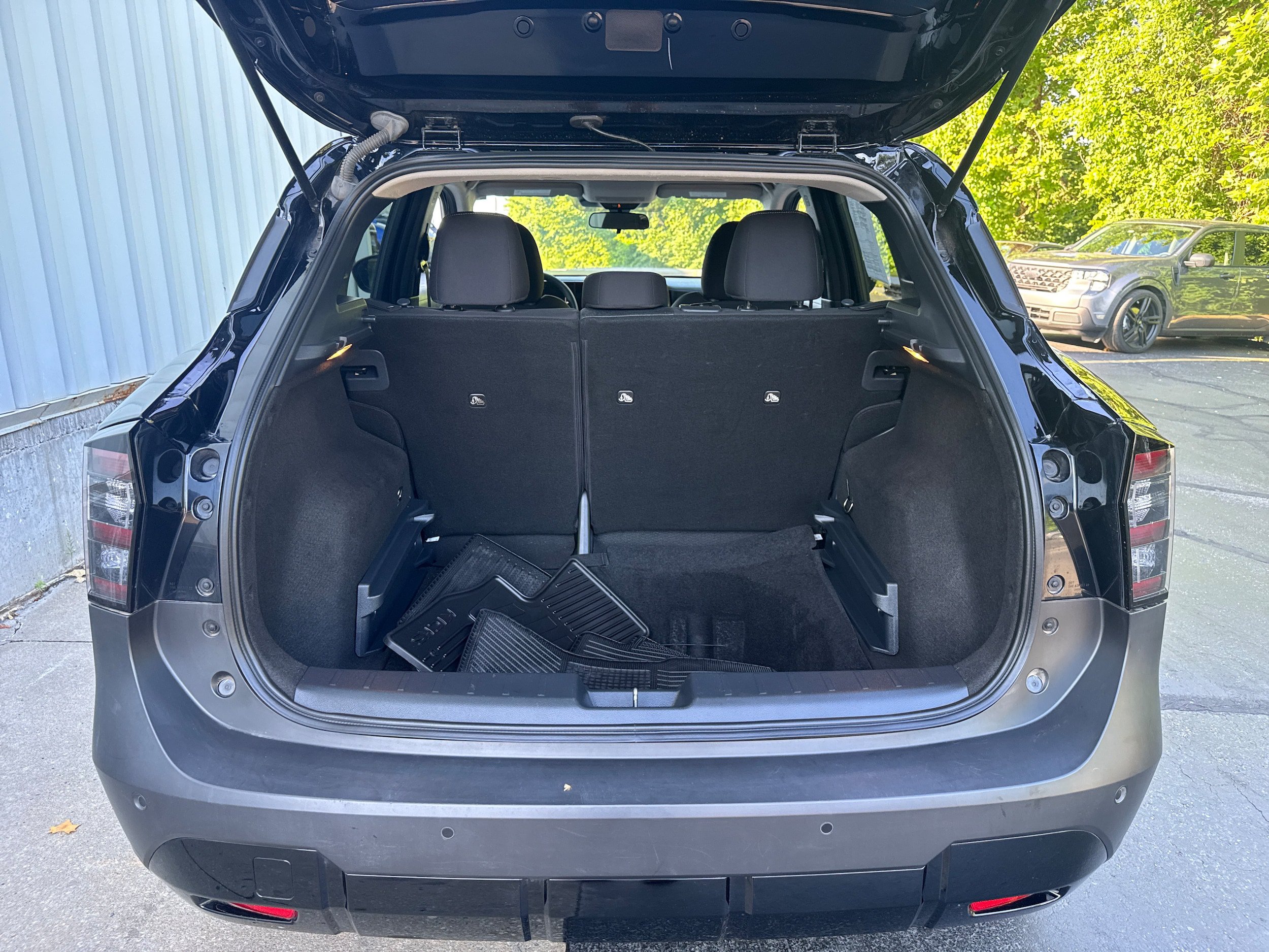 Used 2025 Nissan Kicks SV FWD image 10