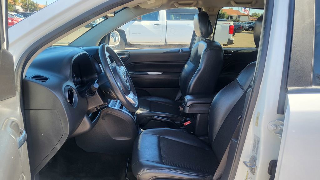 Used 2016 Jeep Compass Latitude image 23