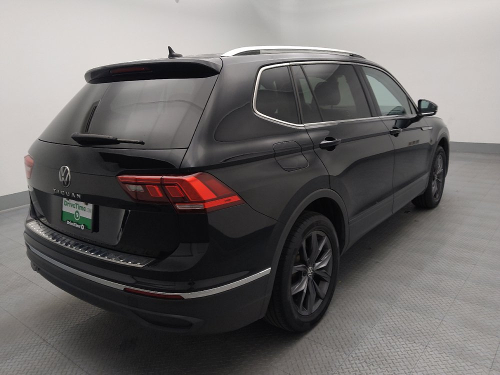Used 2023 Volkswagen Tiguan SE w/ Panoramic Sunroof Package FWD image 9