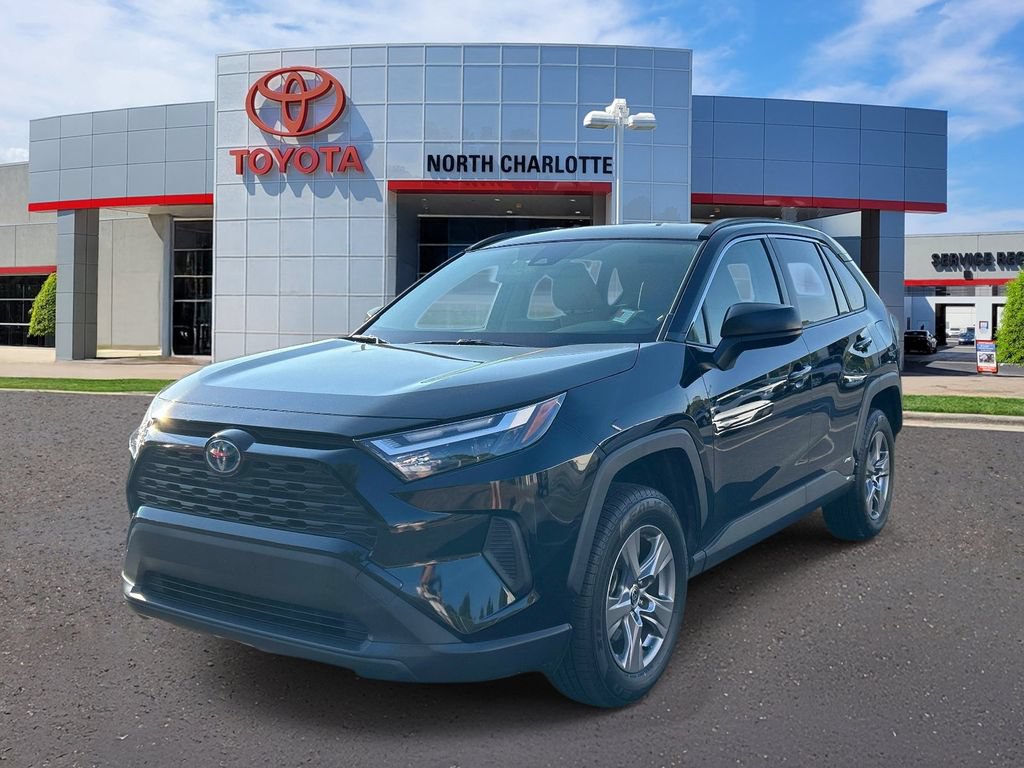 Used 2023 Toyota RAV4 LE AWD/4WD image 5