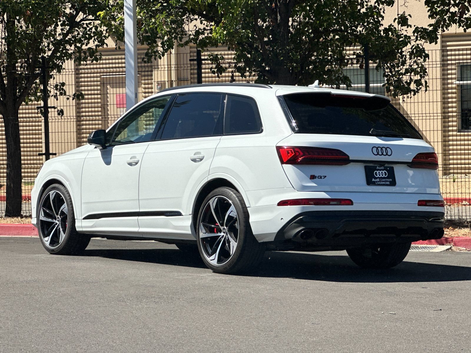Used 2023 Audi SQ7 Prestige w/ Prestige Package AWD/4WD image 4