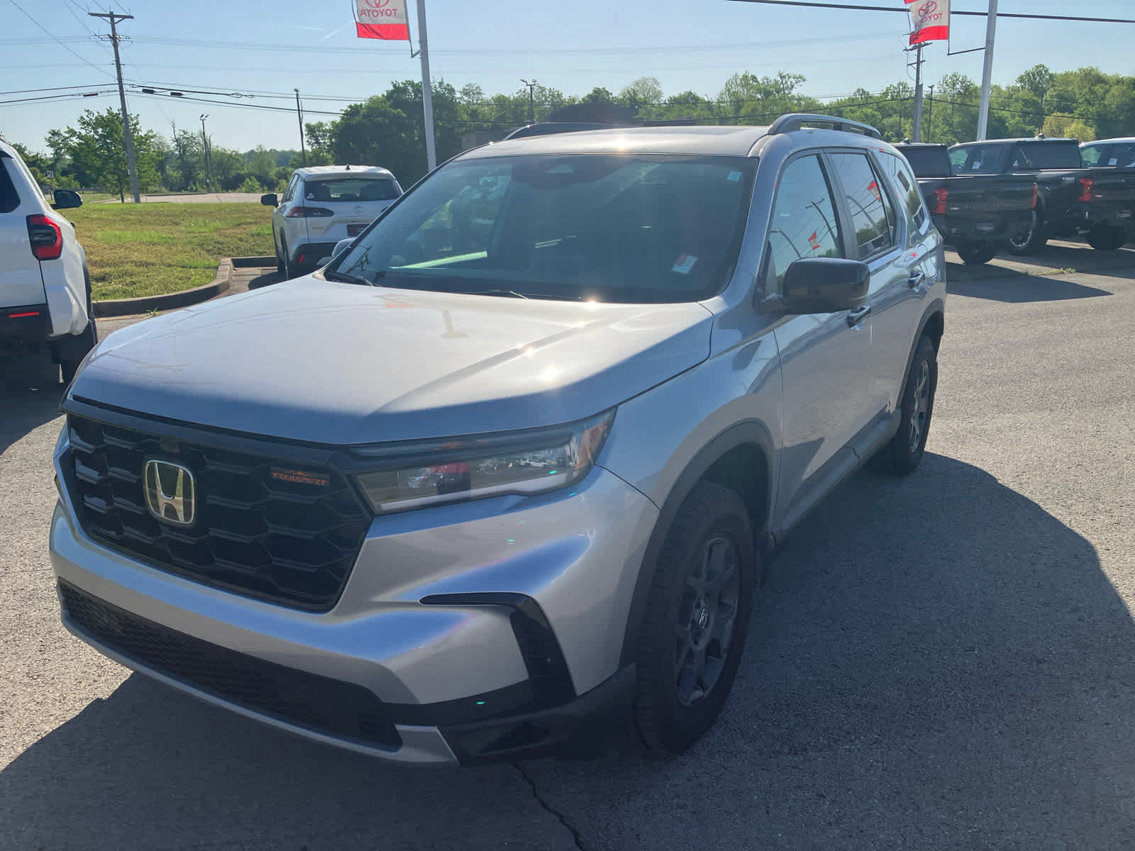 Used 2025 Honda Pilot TrailSport image 3
