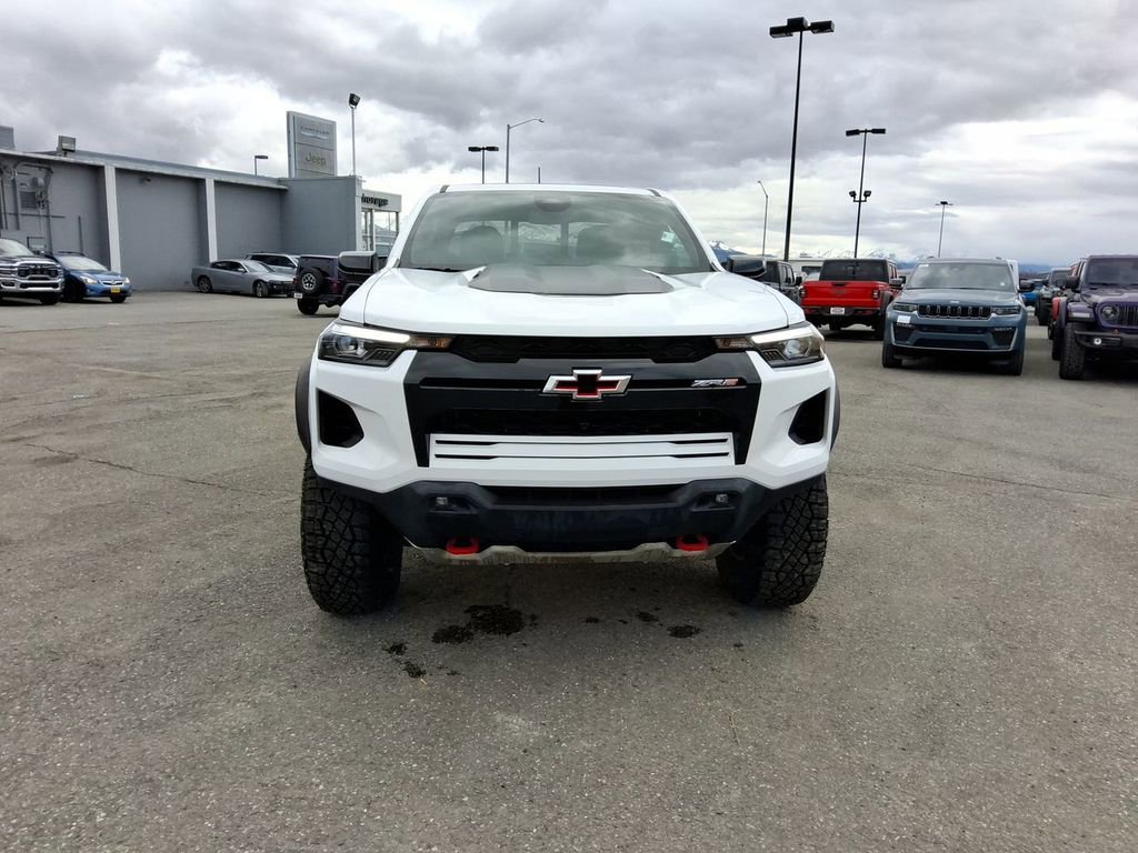 Used 2025 Chevrolet Colorado ZR2 w/ Technology Package AWD/4WD image 3