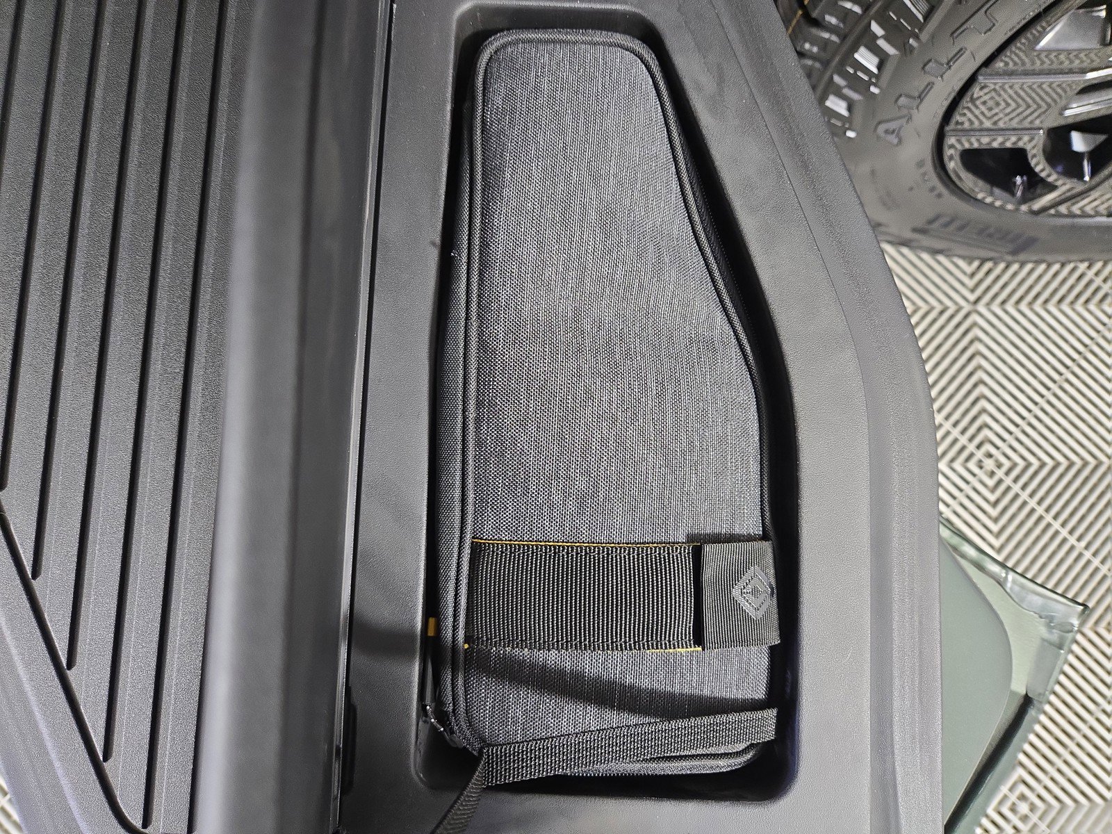 Used 2023 Rivian R1T Adventure image 32