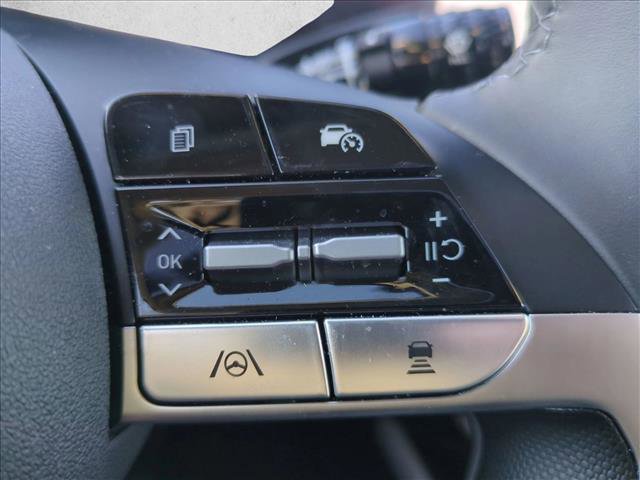 Used 2025 Hyundai Elantra Limited image 17