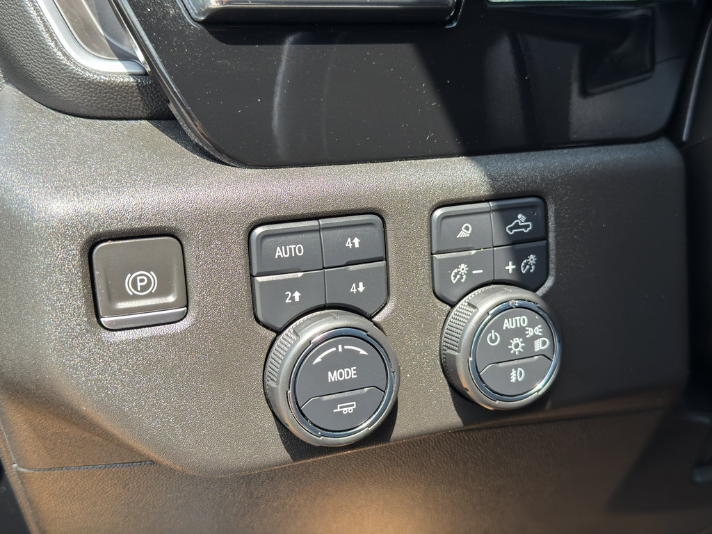 Used 2023 Chevrolet Silverado 1500 RST AWD/4WD image 15