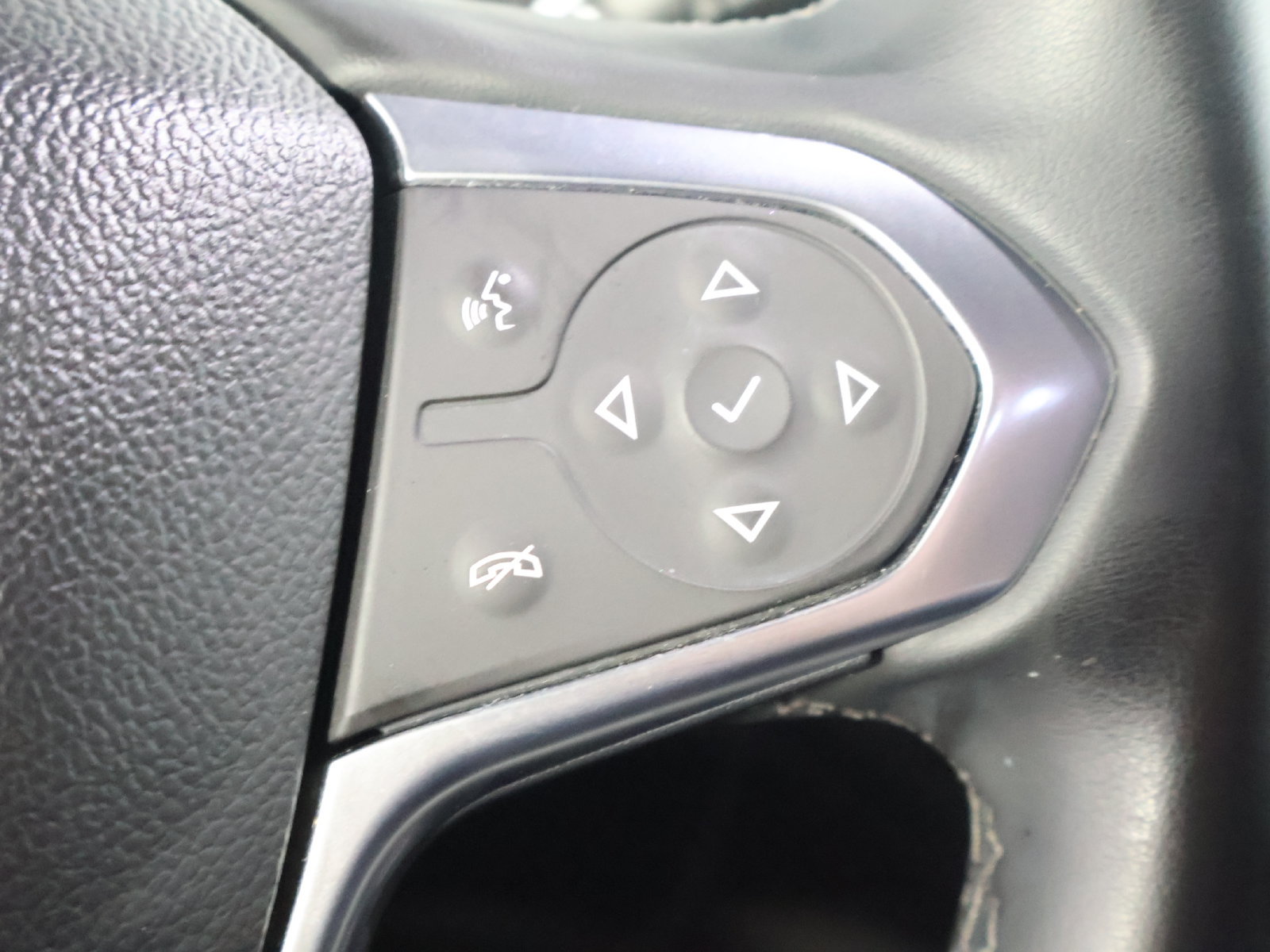 Used 2023 Chevrolet Traverse LT AWD/4WD image 36