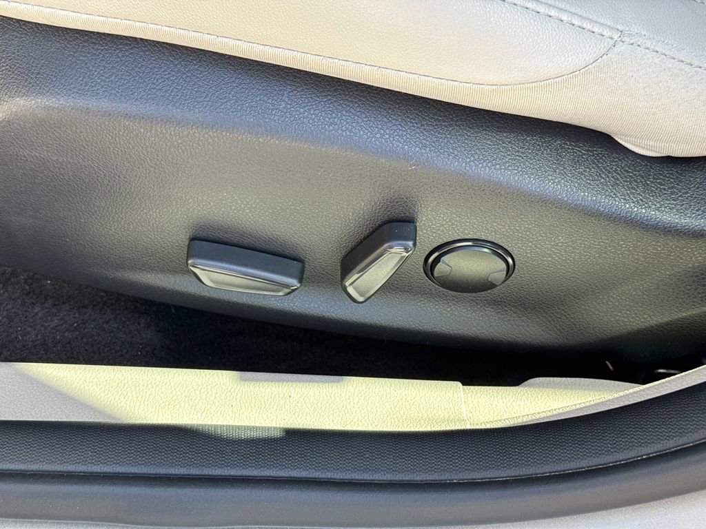 Used 2017 Ford Focus Electric Hatchback image 25