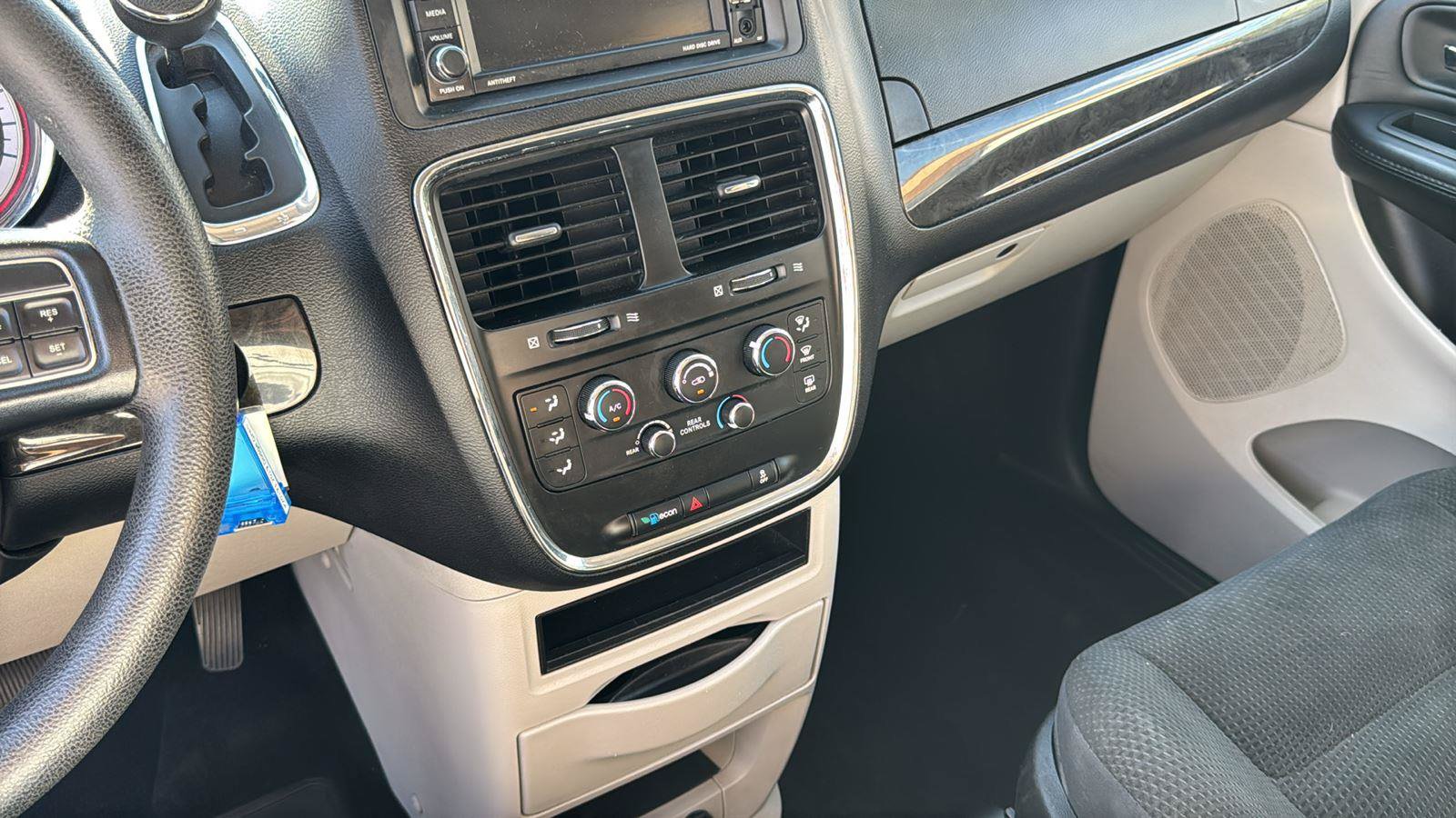 Used 2019 Dodge Grand Caravan SE FWD image 17