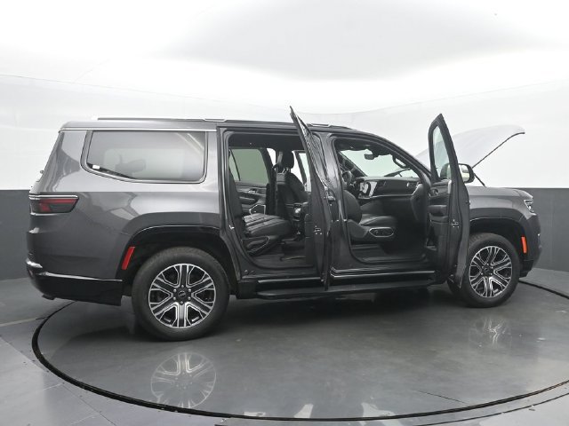 Used 2025 Jeep Wagoneer 4WD image 53