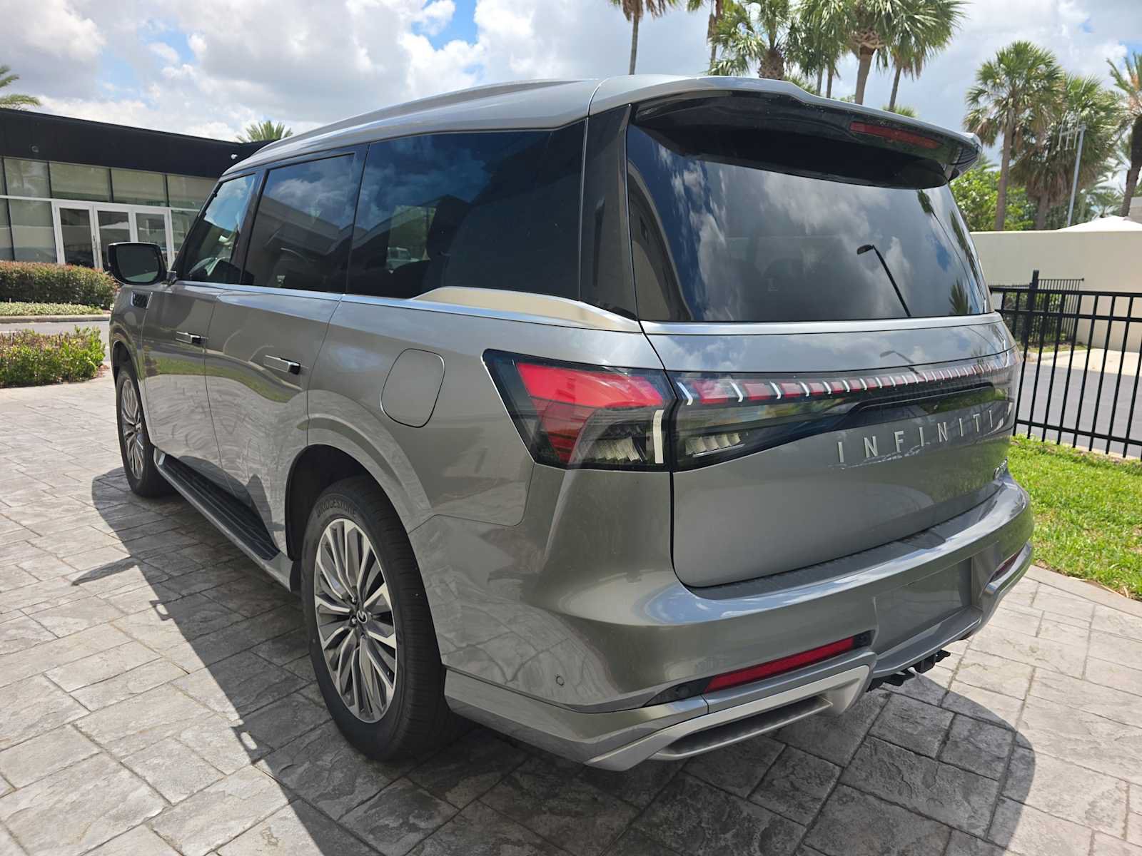 Certified 2025 INFINITI QX80 Sensory AWD/4WD image 8
