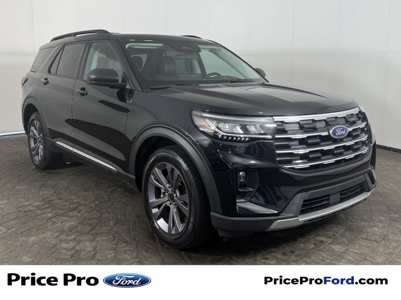 Used 2025 Ford Explorer Active w/ Active Comfort Package AWD/4WD image 1
