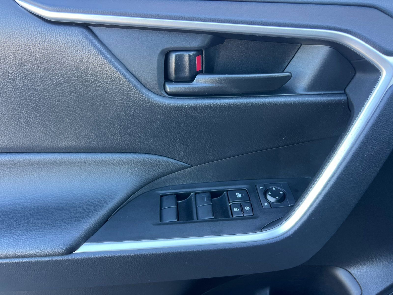 Used 2025 Toyota RAV4 LE image 11