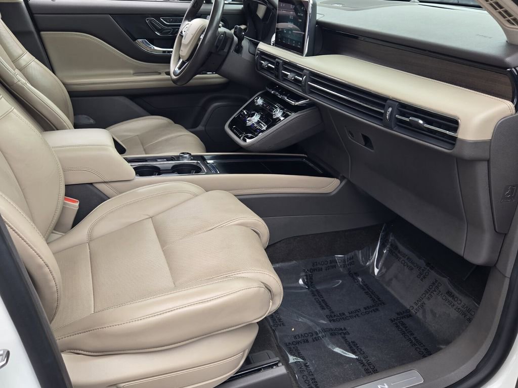 Used 2020 Lincoln Corsair Reserve w/ Equipment Group 202A image 16