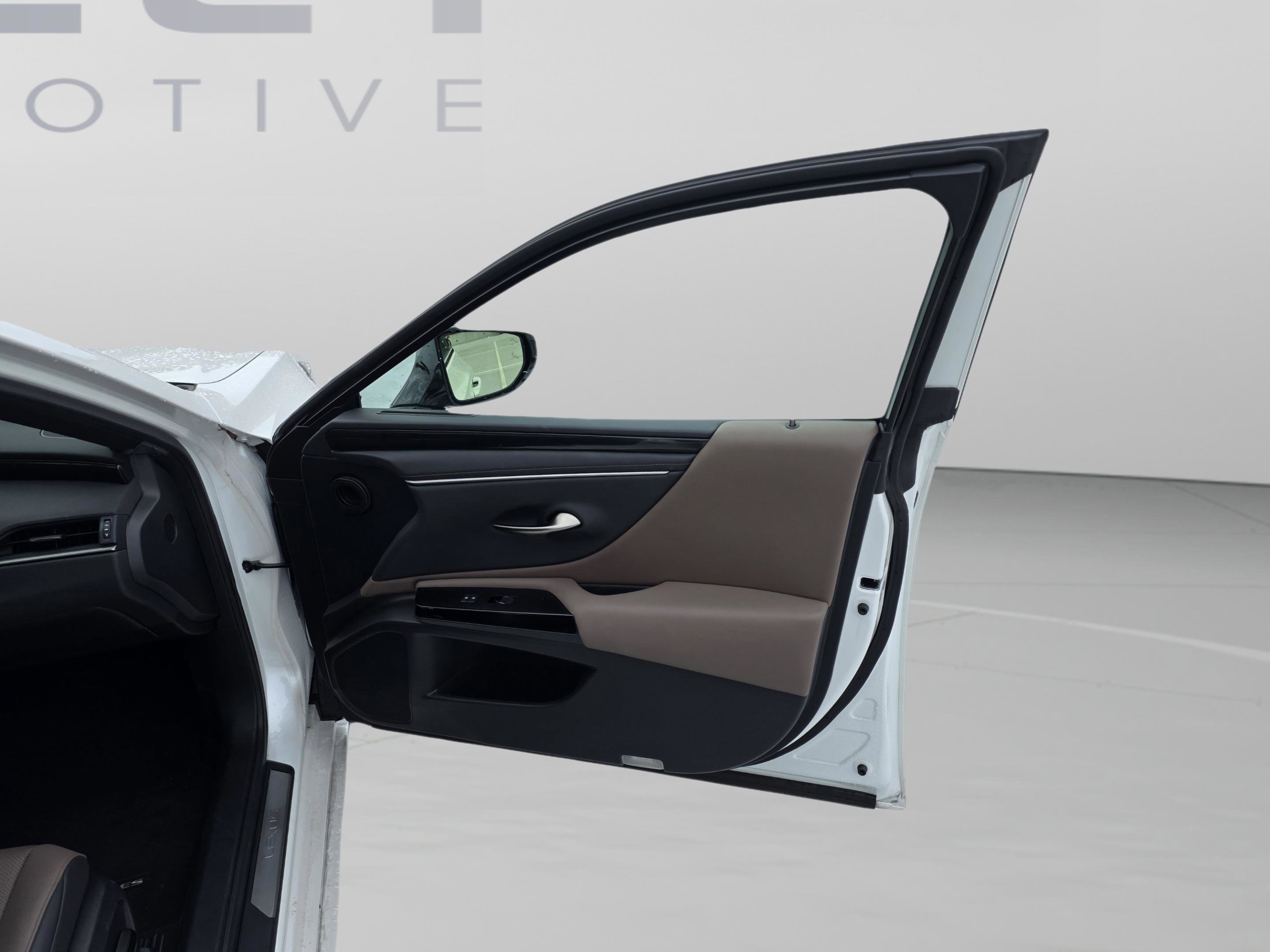 Certified 2023 Lexus ES 350 w/ Accessory Package (Z2) image 24