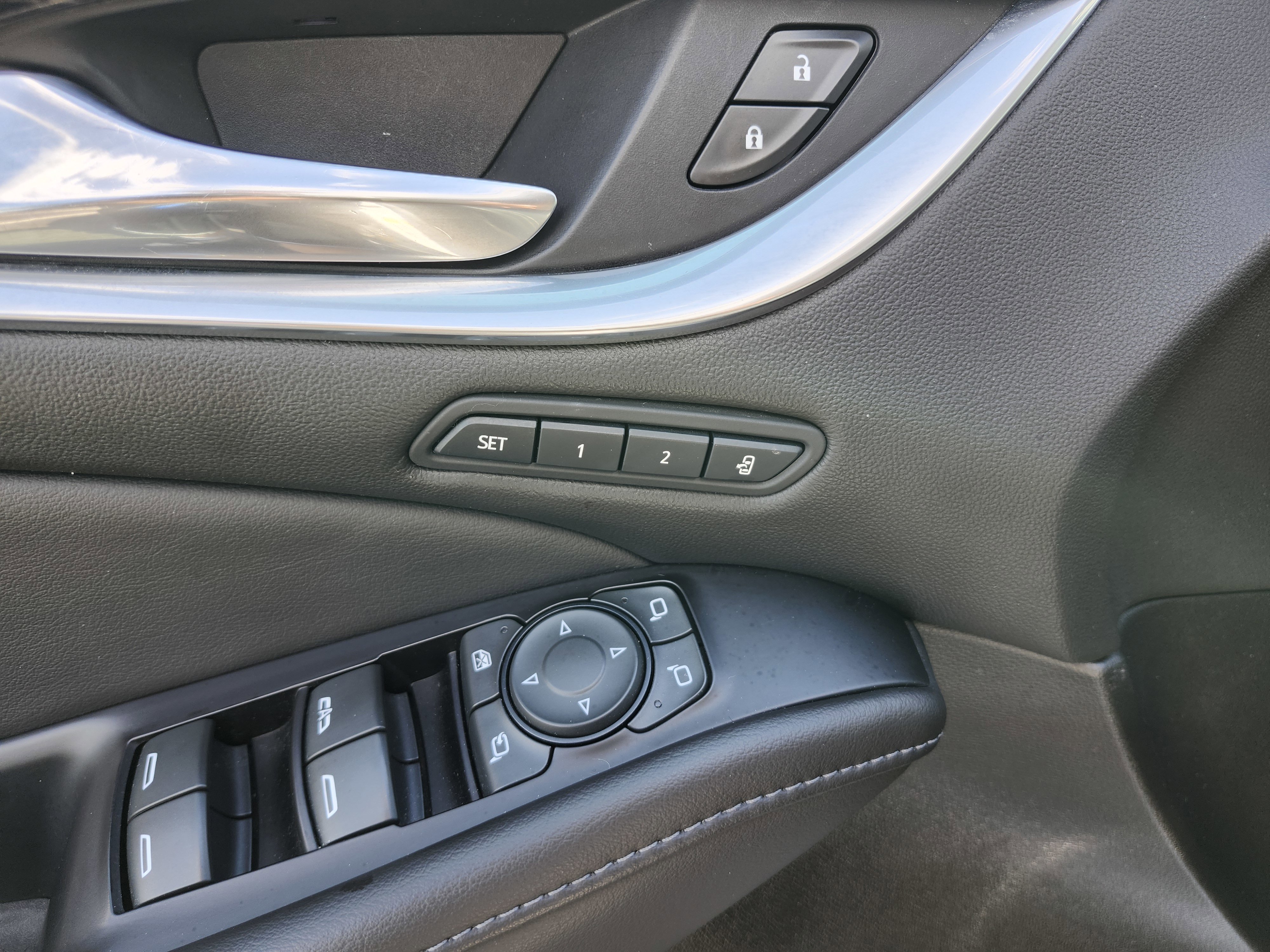 Used 2020 Buick Enclave Avenir w/ Avenir Technology Package AWD/4WD image 28