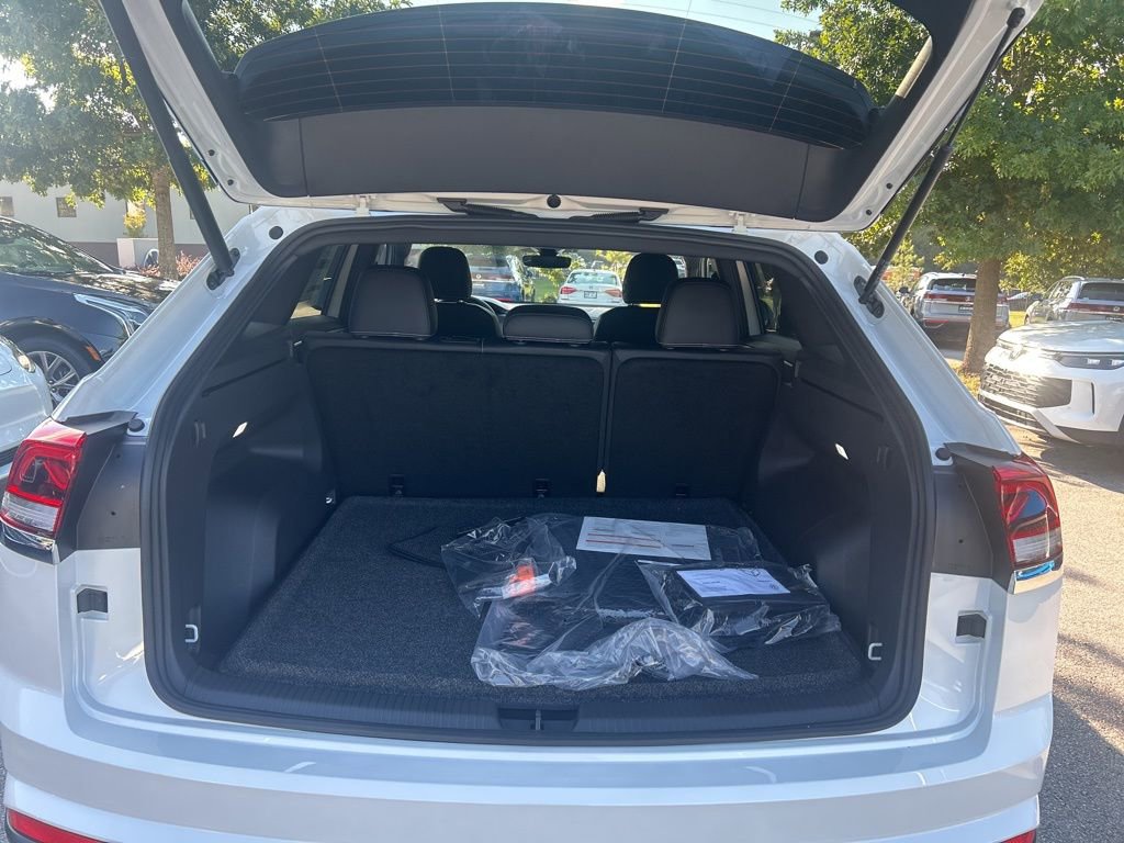 New 2026 Volkswagen Atlas Cross Sport SE image 22